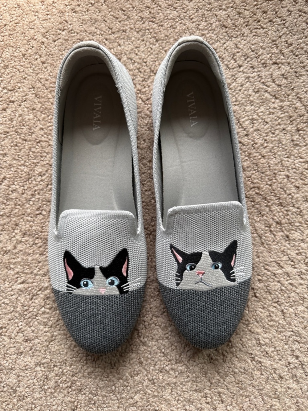 VIVAIA Women's Gray Cat-Embroidered Slip-On Flats